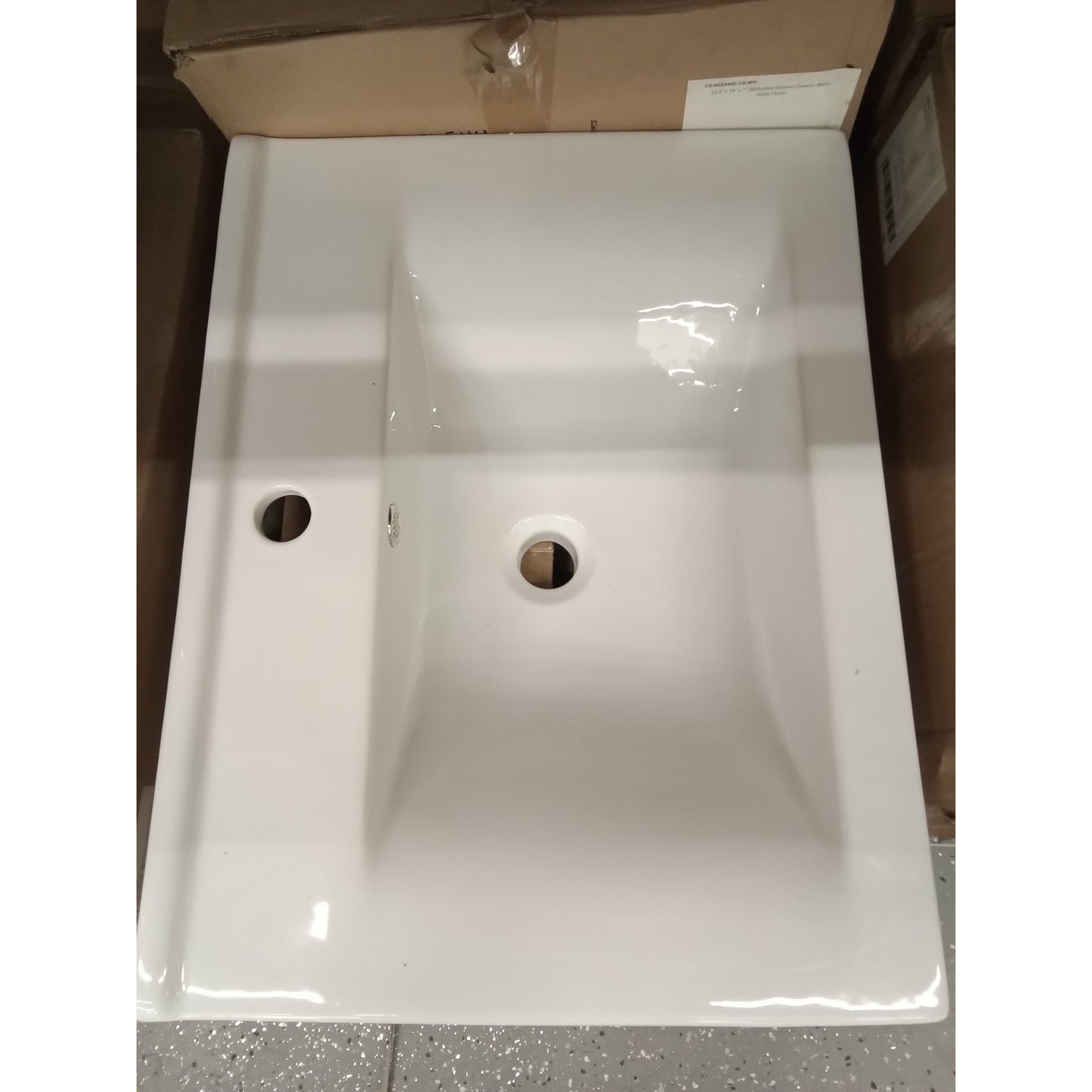 23.5" x 18" x 7" (600x460x180mm) Ceramic Basin - White Finish